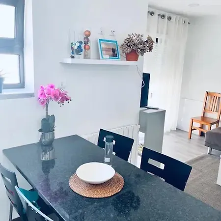 アパート Comfortable In - 55 M² With Private Parking