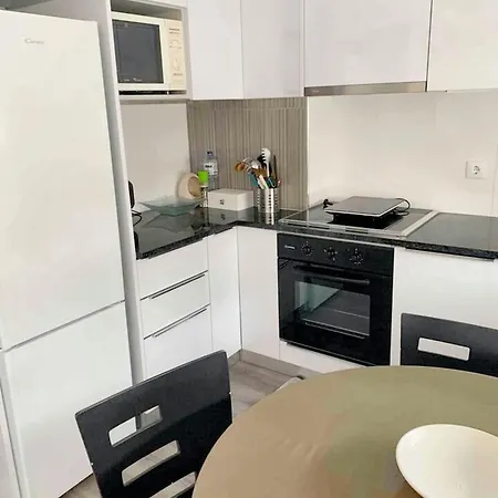 Διαμέρισμα Comfortable In - 55 M² With Private Parking